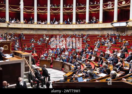 Paris, Frankreich. März 2024. Allgemeine Ansicht während einer Sitzung von Anfragen an die Regierung in der Nationalversammlung in Paris am 19. März 2024. Foto: Raphael Lafargue/ABACAPRESS.COM Credit: Abaca Press/Alamy Live News Stockfoto