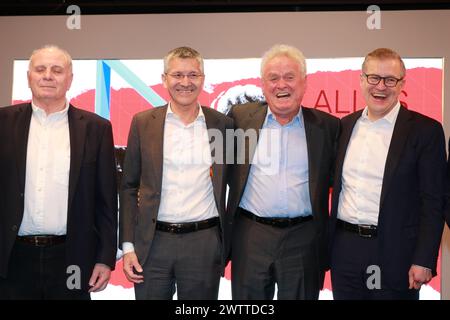 MÜNCHEN, Deutschland - 19. MÄRZ 2024: FC Bayern München Ehrenpräsident Uli Hoeness, Herbert Hainer, Präsident des FC bayern München, Sepp MAIER und Jan-Christian Dreesen, CEO des FC Bayern München - Sepp MAIER, ehemaliger Profifußballer, Torhüter, feierte mit Freunden und Familie und dem FcBayern Management seinen 80. Geburtstag (28. Februar) während der Eröffnung einer besonderen und attraktiven Ausstellung am 19. März in der Allianz Arena. Der FC Bayern München schuf eine Sepp MAIER-Ausstellung im Museumspavillon der Allianz Arena in München und nahm an der großen Eröffnung Teil. Fußballwart S Stockfoto