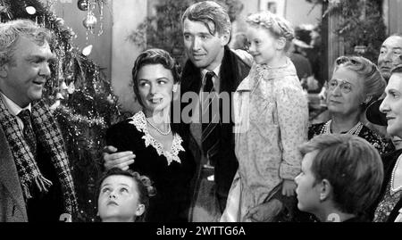 IT's A WONDERFUL LIFE 1946 RKO Radio Pictures Film mit James Stewart und Donna Reed mit Lionel Barrymore links Stockfoto