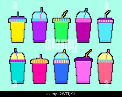 Plastik- und Pappbecher im Pixelstil. Pixelsymbole von Papiergläsern mit kohlensäurehaltigen Erfrischungsgetränken. 8-Bit-Smoothie-Glas mit Strohhalm in Retro-Video-GA Stock Vektor