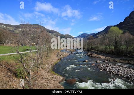 Talvera, Fluss in Südtirol, Italien. Blick von Bozen. Stockfoto