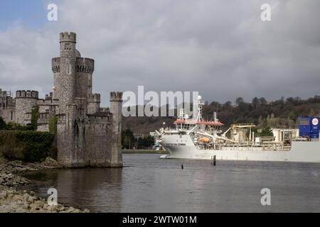 17. März 24 das Schiff TRISTAO da CUNHA, gebaut 2019, dampfte langsam den River Lee bei Blackrock Castle in Richtung Cork City im County Cork Irland. Stockfoto