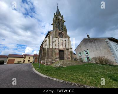 © Arthur Blanc/Radio France/Maxppp - Arthur Blanc/Radio France/Maxppp, x 11/03/2024L'église de Saint-Maurice-aux-Forges, en Meurthe-et-Moselle. Commune don t le maire vient de donner ses 50 000 Euro d'indemnités afin de financer en partie la Restauration de l'édifice France, 11. märz 2024 die Kirche Saint-Maurice-aux-Forges in Meurthe-et-Moselle. Gemeinde, deren Bürgermeister gerade seine 50.000 Euro als Entschädigung zur teilweisen Finanzierung der Sanierung des Gebäudes gegeben hat *** Local Caption *** France Bleu Sud Lorraine Credit: MAXPPP/Alamy Live News Stockfoto