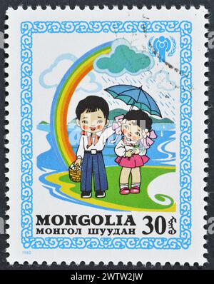 Von der Mongolei gedruckte Briefmarke, die Kinder zeigt, Internationales Jahr des Kindes, um 1980. Stockfoto