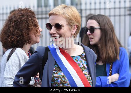 Plusieurs milliers de grèvistes de la fonction publique ont défilé dans Paris pour demander des augmentations et plus de moyens pour les institutions Stockfoto