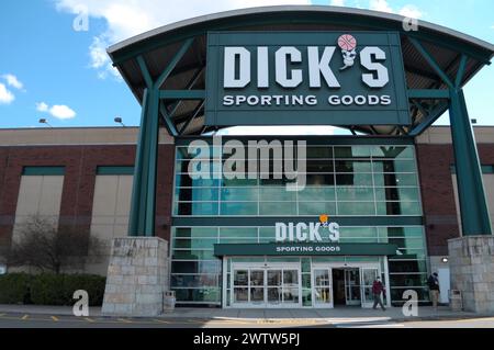New York, USA. März 2024. Ein Dick's Sporting Goods Logo ist in einem Dick's Sporting Goods Store in Garden City im Nassau County zu sehen. (Credit Image: © Jimin Kim/SOPA Images via ZUMA Press Wire) NUR REDAKTIONELLE VERWENDUNG! Nicht für kommerzielle ZWECKE! Stockfoto