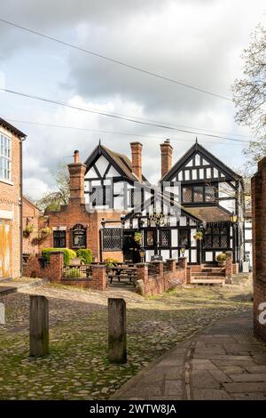 Die untere Schachtel, schwarz-weiß alte kutschenherberge in der Marktstadt Sandbach in cheshire Stockfoto