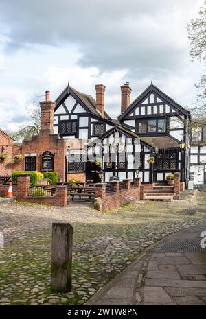 Die untere Schachtel, schwarz-weiß alte kutschenherberge in der Marktstadt Sandbach in cheshire Stockfoto