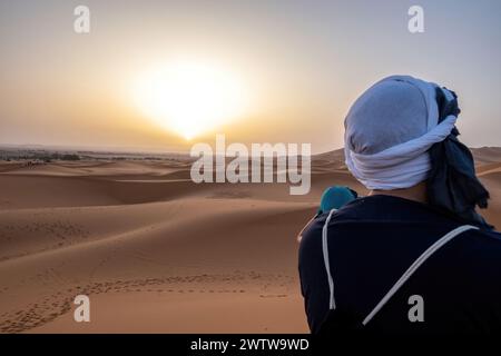 Authentischer Blick auf die Sanddünen der sahara in marokko, afrika Stockfoto