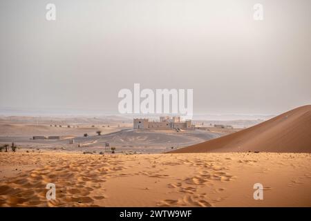 Authentischer Blick auf die Sanddünen der sahara in marokko, afrika Stockfoto