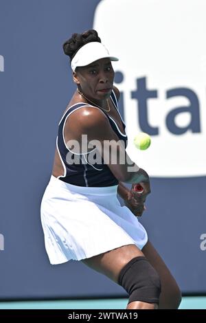 Miami Gardens, Usa. März 2024. MIAMI GARDENS, FL - 19. MÄRZ: Venus Williams spielt im ersten Spiel bei den Miami Open im Hard Rock Stadium in Miami Gardens, FL (Foto: Michele Eve Sandberg/SIPA USA) Credit: SIPA USA/Alamy Live News Stockfoto