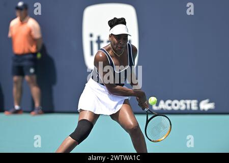 Miami Gardens, Usa. März 2024. MIAMI GARDENS, FL - 19. MÄRZ: Venus Williams spielt im ersten Spiel bei den Miami Open im Hard Rock Stadium in Miami Gardens, FL (Foto: Michele Eve Sandberg/SIPA USA) Credit: SIPA USA/Alamy Live News Stockfoto