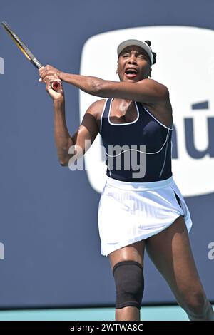 Miami Gardens, Usa. März 2024. MIAMI GARDENS, FL - 19. MÄRZ: Venus Williams spielt im ersten Spiel bei den Miami Open im Hard Rock Stadium in Miami Gardens, FL (Foto: Michele Eve Sandberg/SIPA USA) Credit: SIPA USA/Alamy Live News Stockfoto