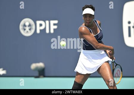 Miami Gardens, Usa. März 2024. MIAMI GARDENS, FL - 19. MÄRZ: Venus Williams spielt im ersten Spiel bei den Miami Open im Hard Rock Stadium in Miami Gardens, FL (Foto: Michele Eve Sandberg/SIPA USA) Credit: SIPA USA/Alamy Live News Stockfoto