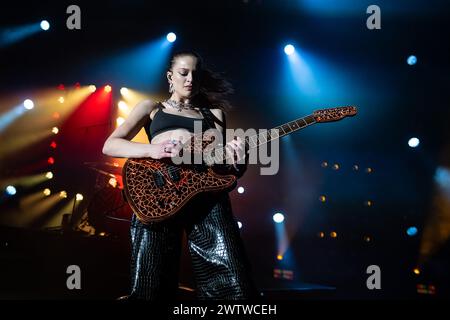 LONDON, ENGLAND: Dylan tritt im Hammersmith Apollo auf. Mit: Dylan Wo: London, Großbritannien Wann: 15 Feb 2024 Credit: Neil Lupin/WENN Stockfoto