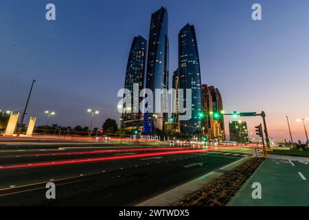 Wolkenkratzer in Abu Dhabi, Vereinigte Arabische Emirate. Stockfoto