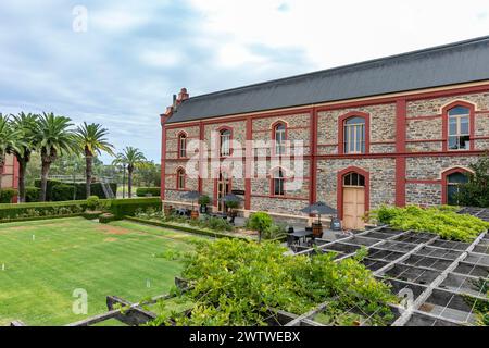 Chateau Tanunda Weingut im Barossa Valley, Gelände des Weinguts, Innenhof, Rasenflächen und Kellereingang, South Australia Stockfoto