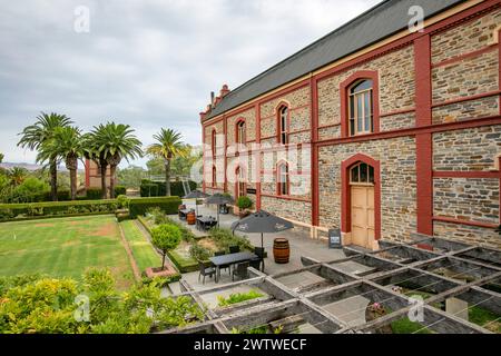 Chateau Tanunda Weingut im Barossa Valley, Gelände des Weinguts, Innenhof, Rasenflächen und Kellereingang, South Australia Stockfoto