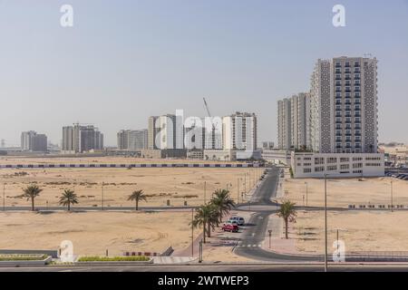 Neue Gebäude in den Vororten von Dubai, Vereinigte Arabische Emirate. Stockfoto