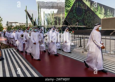 DUBAI, VAE - 29. OKTOBER 2021: Lokale märz-Band auf der Expo 2020 in Dubai, Vereinigte Arabische Emirate. Stockfoto