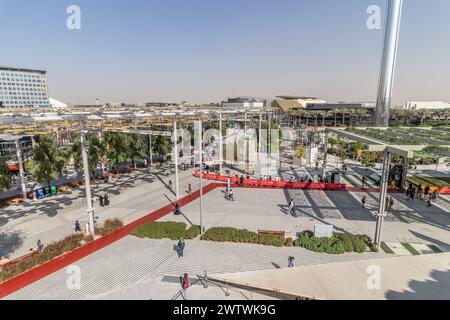 DUBAI, VAE - 30. OKTOBER 2021: Skyline des Expo 2020-Geländes in Dubai, Vereinigte Arabische Emirate. Stockfoto