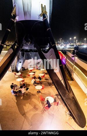 DUBAI, VAE - 30. OKTOBER 2021: Falcon 9 Rakete First Stage in den USA Pavillon auf der Expo 2020 in Dubai, Vereinigte Arabische Emirate. Stockfoto