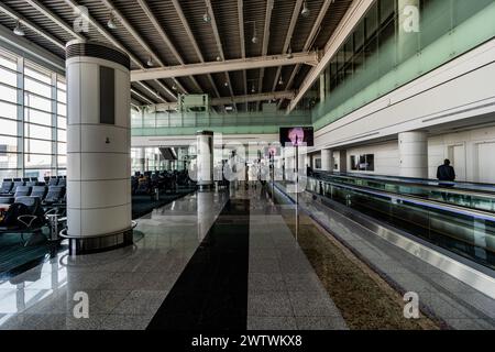DUBAI, VAE - 1. NOVEMBER 2021: Blick auf den internationalen Flughafen Dubai in Dubai, Vereinigte Arabische Emirate. Stockfoto