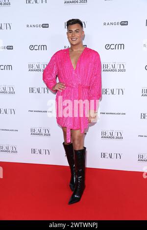 Junaid Ahmed nimmt an den Beauty Awards im Honourable Artillery Club in London Teil. Stockfoto
