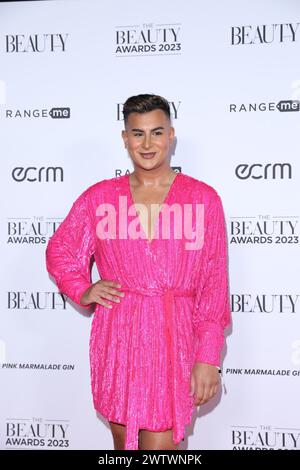 Junaid Ahmed nimmt an den Beauty Awards im Honourable Artillery Club in London Teil. Stockfoto