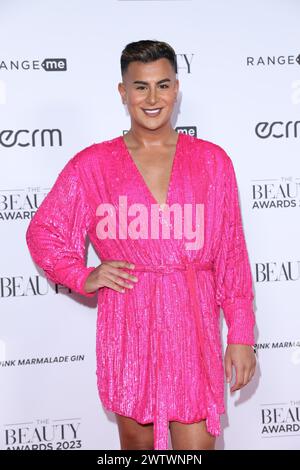 Junaid Ahmed nimmt an den Beauty Awards im Honourable Artillery Club in London Teil. Stockfoto