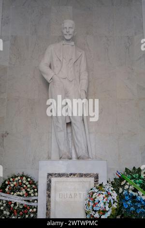 Die Marmorstatue von Juan Pablo Duarte, einem der Gründerväter der Dominikanischen Republik, im Altar de la Patria in El Parque Independencia. S Stockfoto