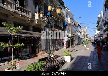 Calle El Conde Street die Haupteinkaufsstraße in der historischen Zone von Santo Domingo. Dominikanische Republik Stockfoto