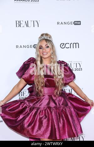 Talia Dean nimmt an den Beauty Awards im Honourable Artillery Club in London Teil. Stockfoto