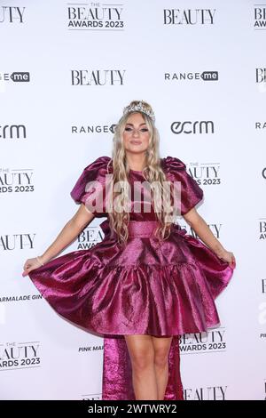 Talia Dean nimmt an den Beauty Awards im Honourable Artillery Club in London Teil. Stockfoto