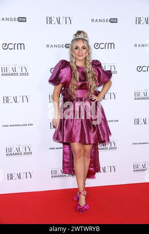 Talia Dean nimmt an den Beauty Awards im Honourable Artillery Club in London Teil. Stockfoto