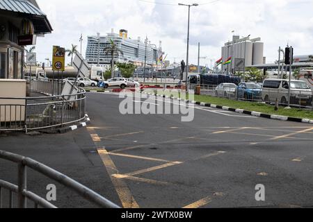 « Dans le but de promouvoir le tourisme de croisière, l'autorité portuaire mauricienne a construit en 2009 une jetee dédiée à l'accueil des navires Stockfoto