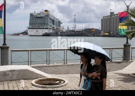 « Dans le but de promouvoir le tourisme de croisière, l'autorité portuaire mauricienne a construit en 2009 une jetee dédiée à l'accueil des navires Stockfoto