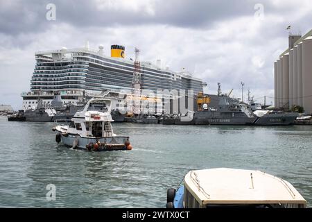 « Dans le but de promouvoir le tourisme de croisière, l'autorité portuaire mauricienne a construit en 2009 une jetee dédiée à l'accueil des navires Stockfoto