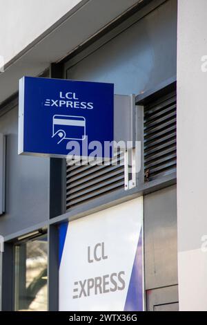 Bordeaux , Frankreich - 03 12 2024 :: LCL Express-Logo-Marke und Zeichentext der französischen Bank-atm-Agentur Stockfoto