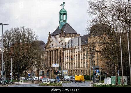 Regierungsgebäude in der Caecilienallee, Düsseldorf. Gebaeude der Bezirksregierung an der Caecilienallee, Düsseldorf, Deutschland. Stockfoto