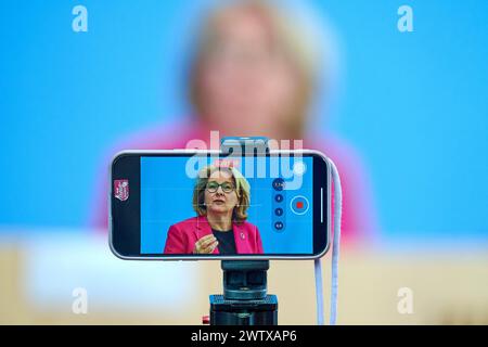 Pressekonferenz zur Vorstellung des UNDP-Berichts den Stillstand durchbrechen - Kooperation in einer polarisierten Welt neu denken ueber die menschliche Entwicklung 2023/24 in Berlin. Foto vom 19.03.2024: Bundesministerin für wirtschaftliche Zusammenarbeit und Entwicklung Svenja Schulze die Ungleichheit zwischen reichen und armen Laendern ist ein UN-Bericht zufolge gewachsen. Die globalen Ungleichheiten werden laut dem Bericht durch die starke wirtschaftliche Konzentration verschaerft. Fast 40 Prozent des weltweiten Warenhandels konzentrierte sich nur auf bis zu drei Laender. Im Jahr 2021 Stockfoto