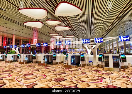 Flughafen Changi, Singapur - OKTOBER 3,2018 : Automatischer Check-in-Automaten, Passagiere können sich an diesen Automaten im neu erbauten Terminal 4 selbst einchecken Stockfoto