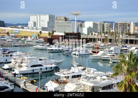 Forum, puerto para barcos y yates privados, Parc del Frum, distrito Sant Martín, Barcelona, España, Stockfoto