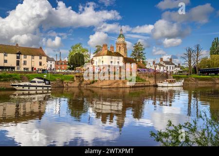 Upton upon Severn Town und Pepperpot am Fluss Severn, Worcestershire, England Stockfoto