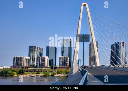 BA Son Road Bridge, verbindet Bezirk 1 mit Bezirk Thu Thiem, Teil der neuen Thu Duc City Entwicklung, Ho Chi Minh City, Vietnam Stockfoto