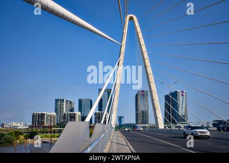 BA Son Road Bridge, verbindet Bezirk 1 mit Bezirk Thu Thiem, Teil der neuen Thu Duc City Entwicklung, Ho Chi Minh City, Vietnam Stockfoto