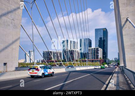 BA Son Road Bridge, verbindet Bezirk 1 mit Bezirk Thu Thiem, Teil der neuen Thu Duc City Entwicklung, Ho Chi Minh City, Vietnam Stockfoto