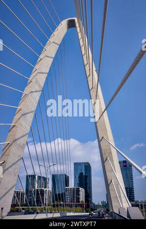 BA Son Road Bridge, verbindet Bezirk 1 mit Bezirk Thu Thiem, Teil der neuen Thu Duc City Entwicklung, Ho Chi Minh City, Vietnam Stockfoto