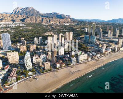 Wolkenkratzer von Benidorm in Poniente Beach aus der Vogelperspektive Stockfoto