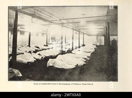 Reihen unbekannter Toter im Keller der Chebucto Road School. Archivfotografie nach der Halifax-Explosion am 6. Dezember 1917. Stockfoto